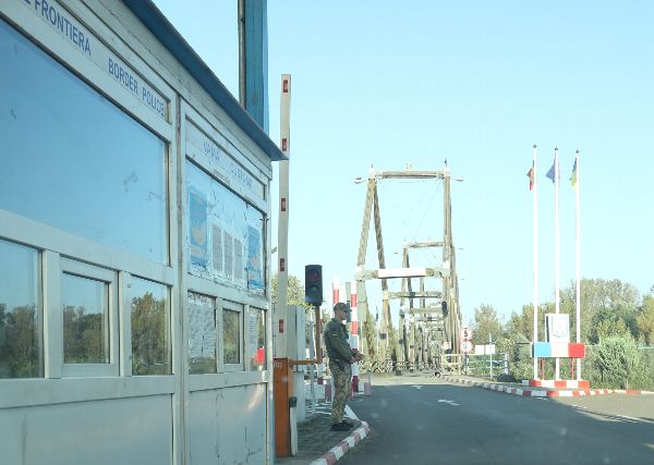 �E�N���C�i�ւ̓�